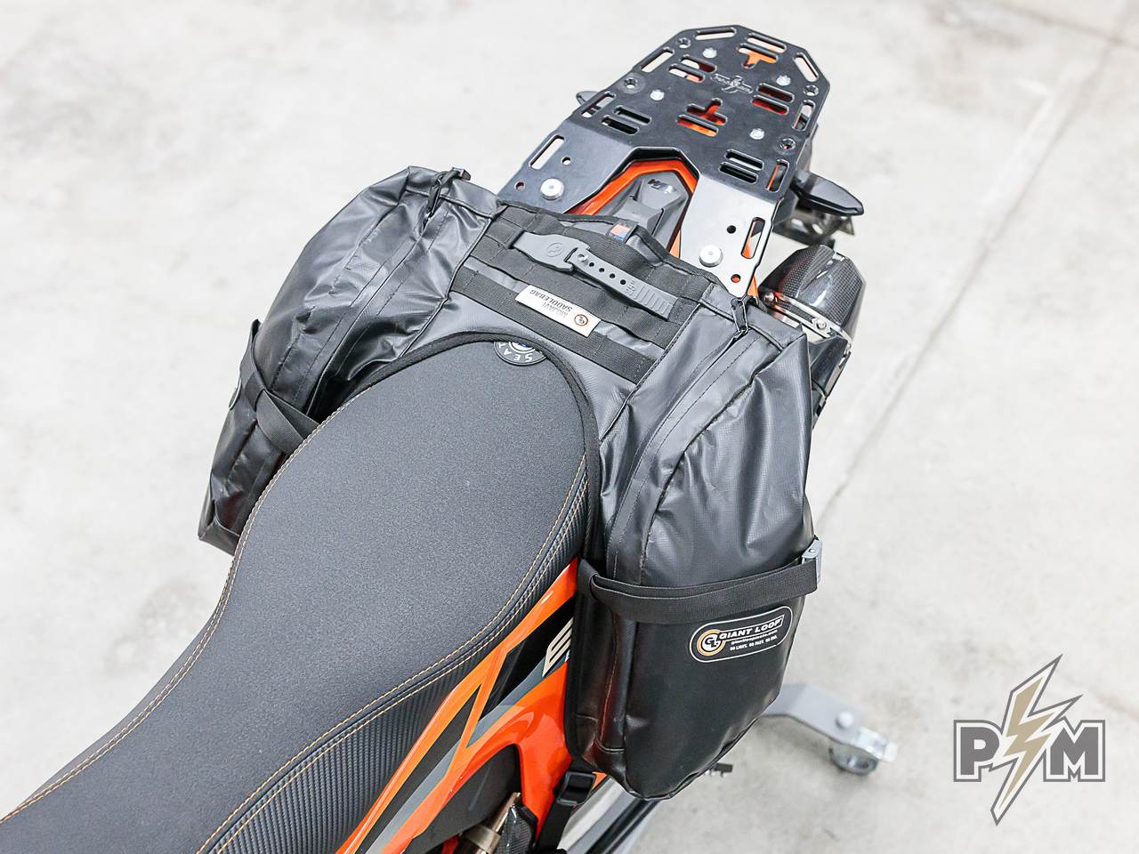 Giant Loop Mojavi saddlebags on KTM 690 Enduro Perunmoto