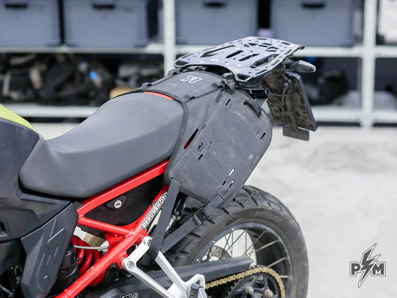 BMW F900GS Rackless supports Kriega OS-base- 1